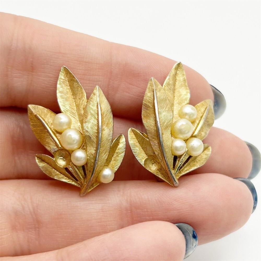 Vintage Trifari Gold Tone Leaf Faux Pearl Cluster Clip On Earrings Signed
